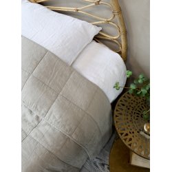 Sengetppe Vintage quilt latte fra Chic Antique