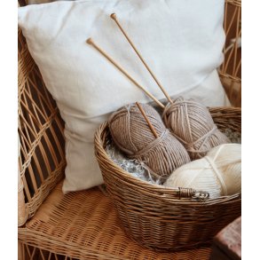 Kurv med 2 hanke i pil fra Ib Laursen