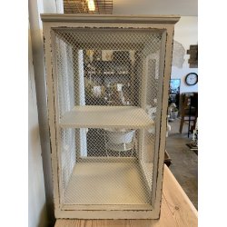 Hvidt flueskab med patina