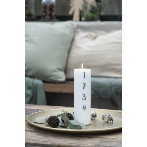 Bakke med hamret mnster i antik messing finish