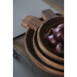 Fad med lille hank i olieret akacietr