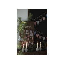 Stort trskilt med julelandsby og tekst