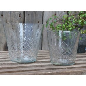 Glasvase med slibninger