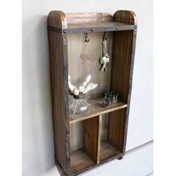 Reol til vg med knager og hylde