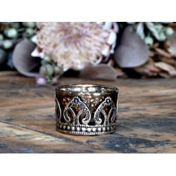 Fyrfadsstage med guld dekoration