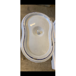 Gammelt emalje bkken med lg